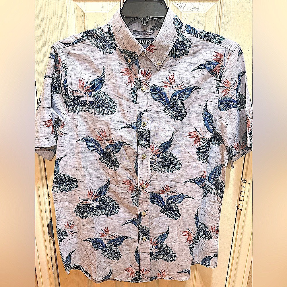 Chaps S/S linen/cotton blend woven shirt. 7 button; bottom down; Blue Leaf print
